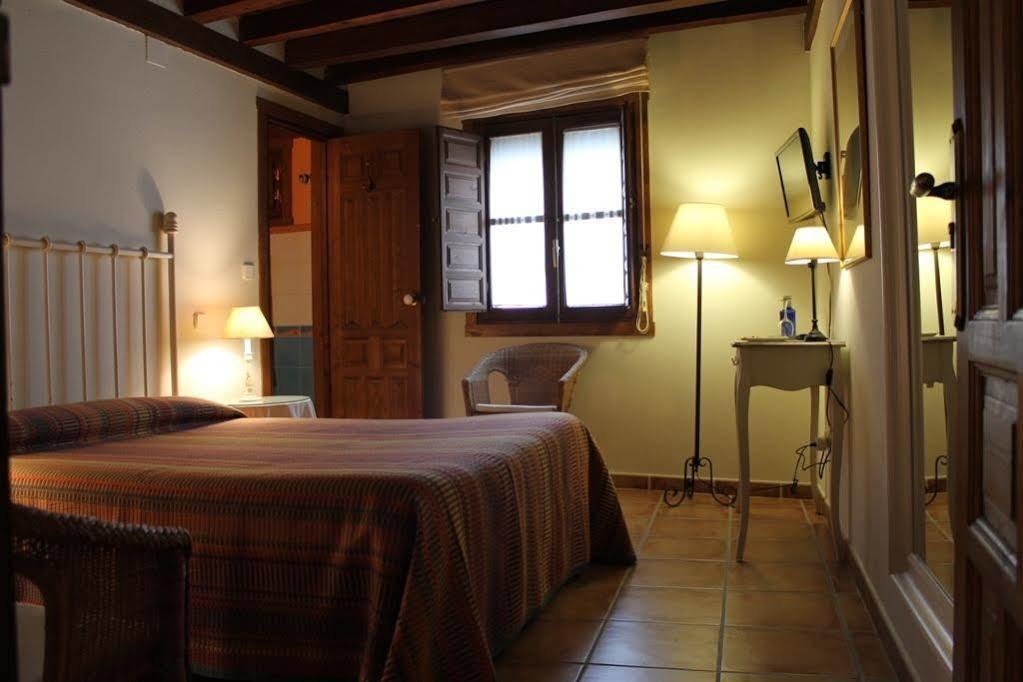Hostal Rural Luna Y Hostal Rural Lunaposada Candeleda Exteriör bild