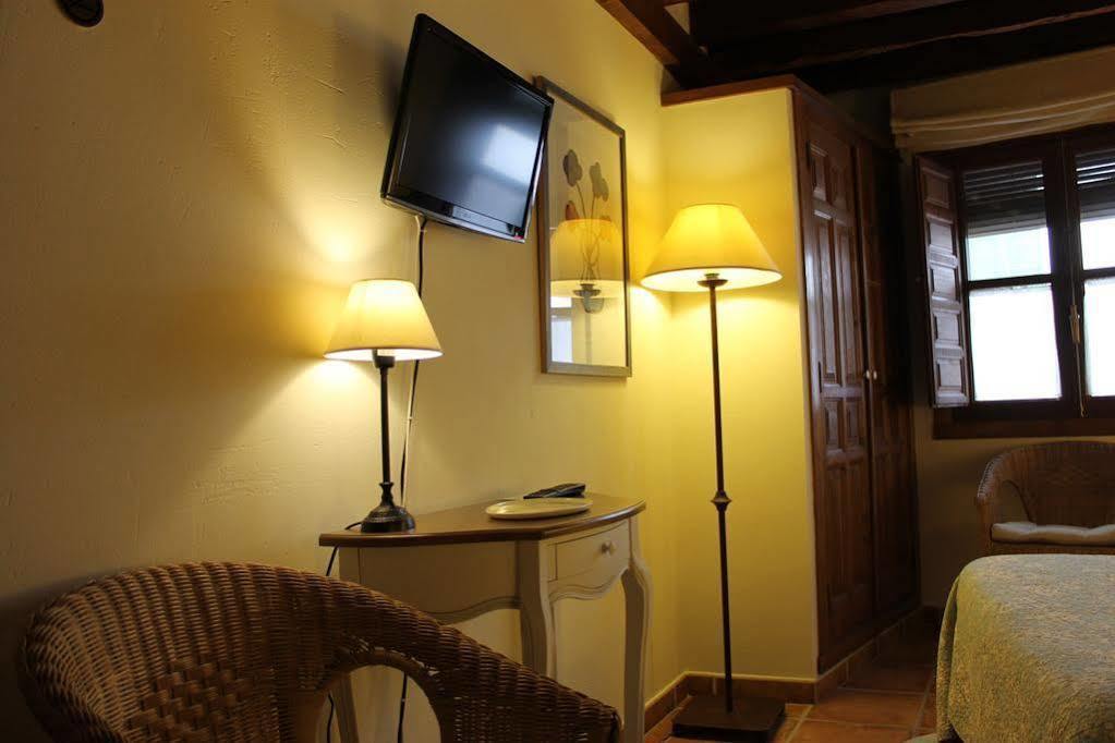 Hostal Rural Luna Y Hostal Rural Lunaposada Candeleda Exteriör bild