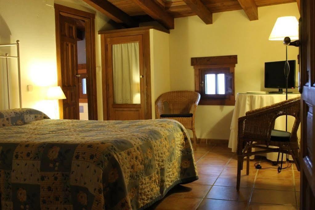 Hostal Rural Luna Y Hostal Rural Lunaposada Candeleda Exteriör bild