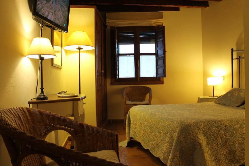 Hostal Rural Luna Y Hostal Rural Lunaposada Candeleda Exteriör bild